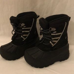 Toddler boys snow boots sz 5